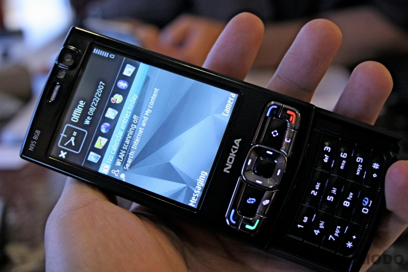 Illustration for article titled Hands On the Nokia N95i (The Black One) and the N95 US-Band Cellphone
